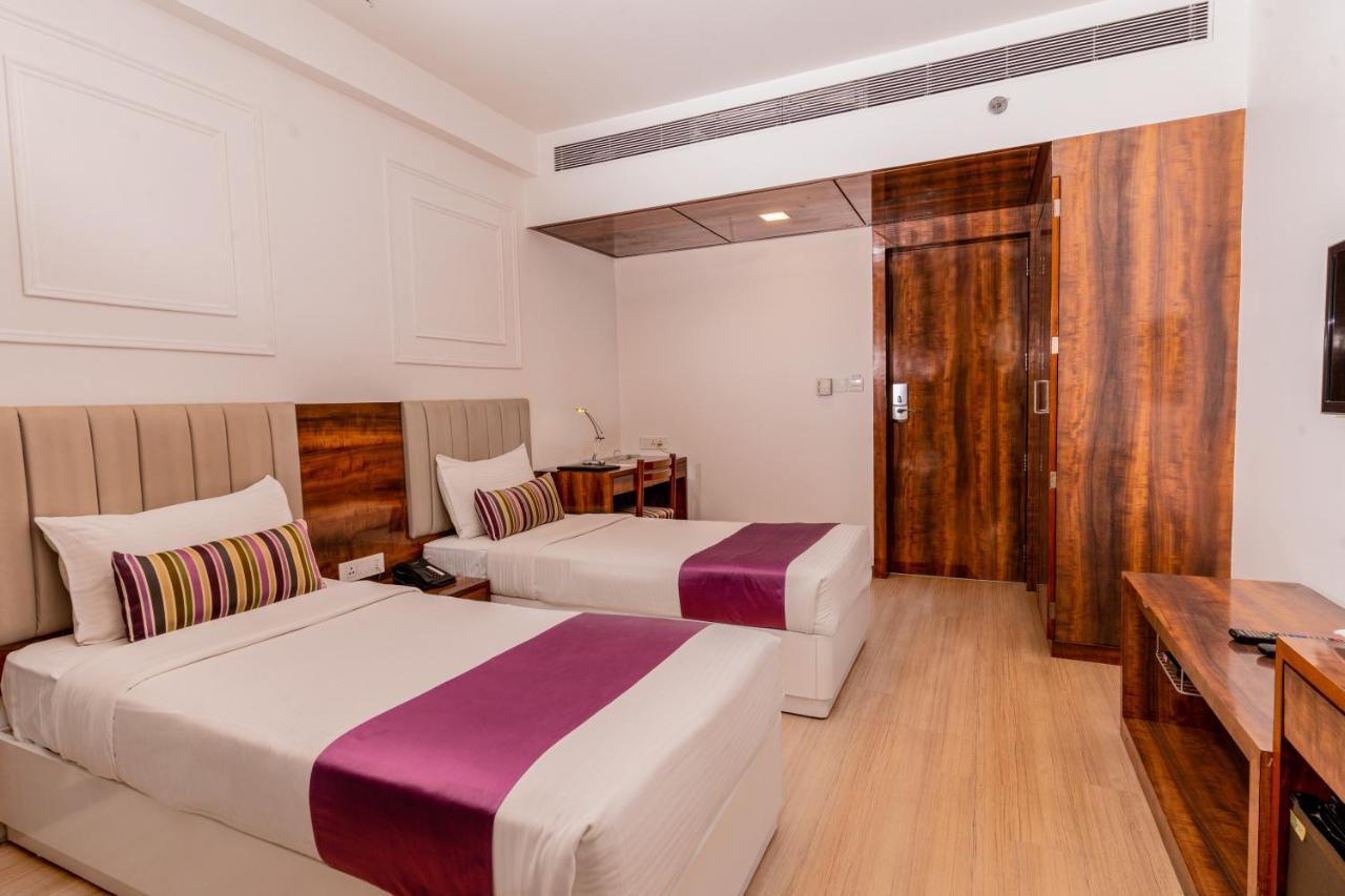 Hotel Hardeo Нагпур Екстериор снимка