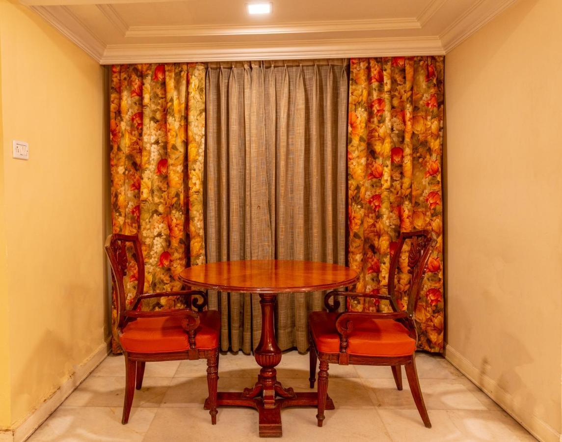 Hotel Hardeo Нагпур Екстериор снимка