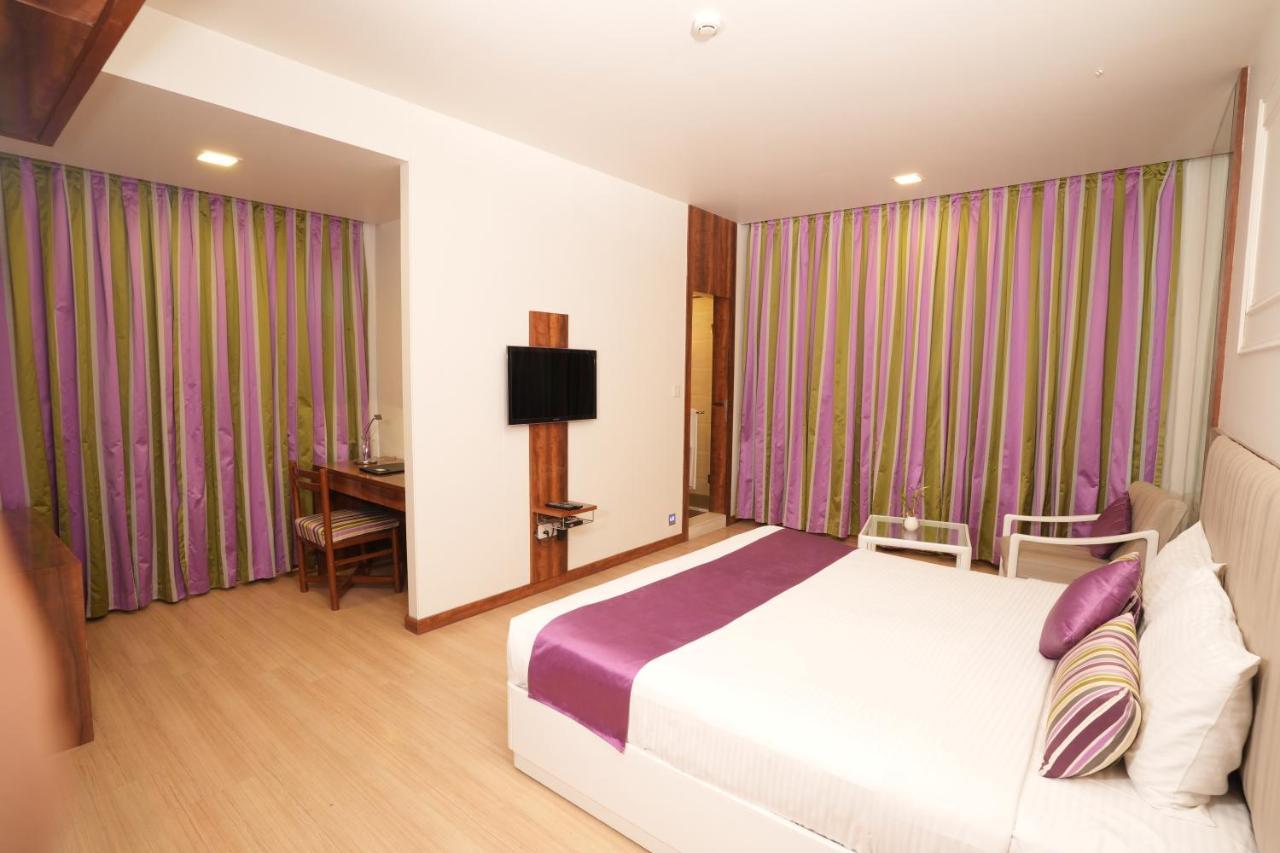Hotel Hardeo Нагпур Екстериор снимка