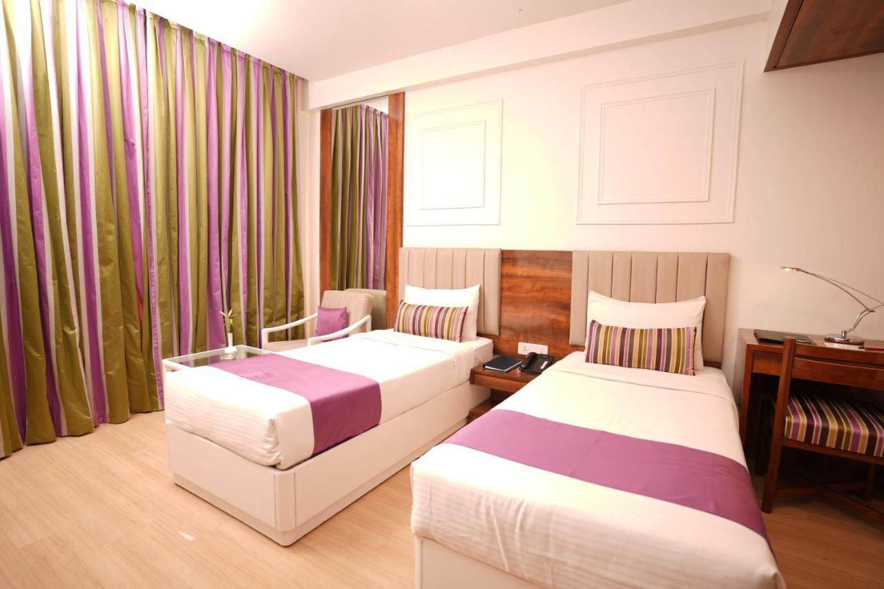 Hotel Hardeo Нагпур Екстериор снимка