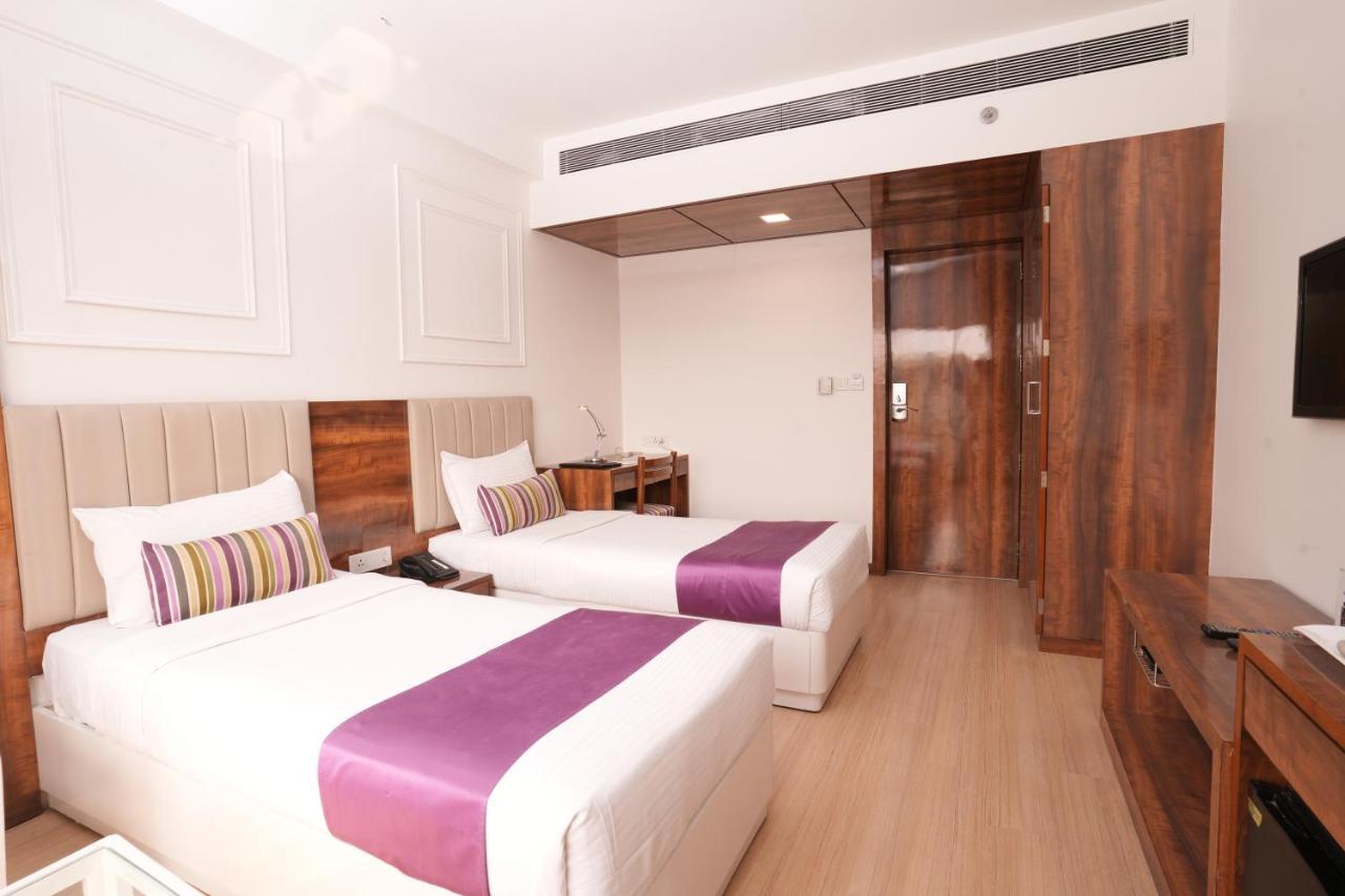 Hotel Hardeo Нагпур Екстериор снимка