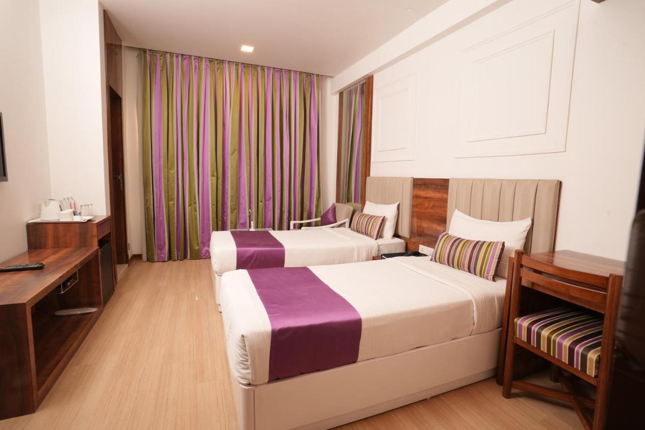 Hotel Hardeo Нагпур Екстериор снимка