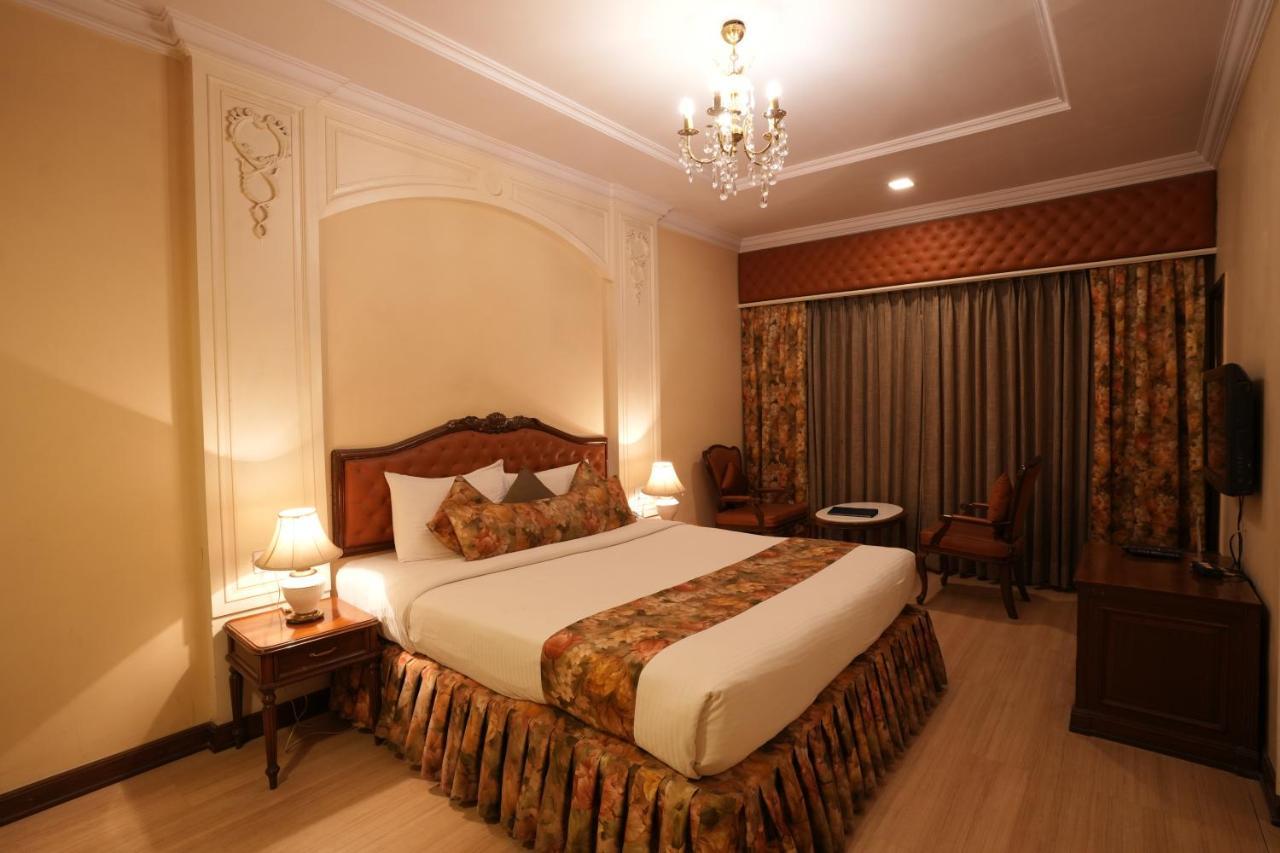 Hotel Hardeo Нагпур Екстериор снимка