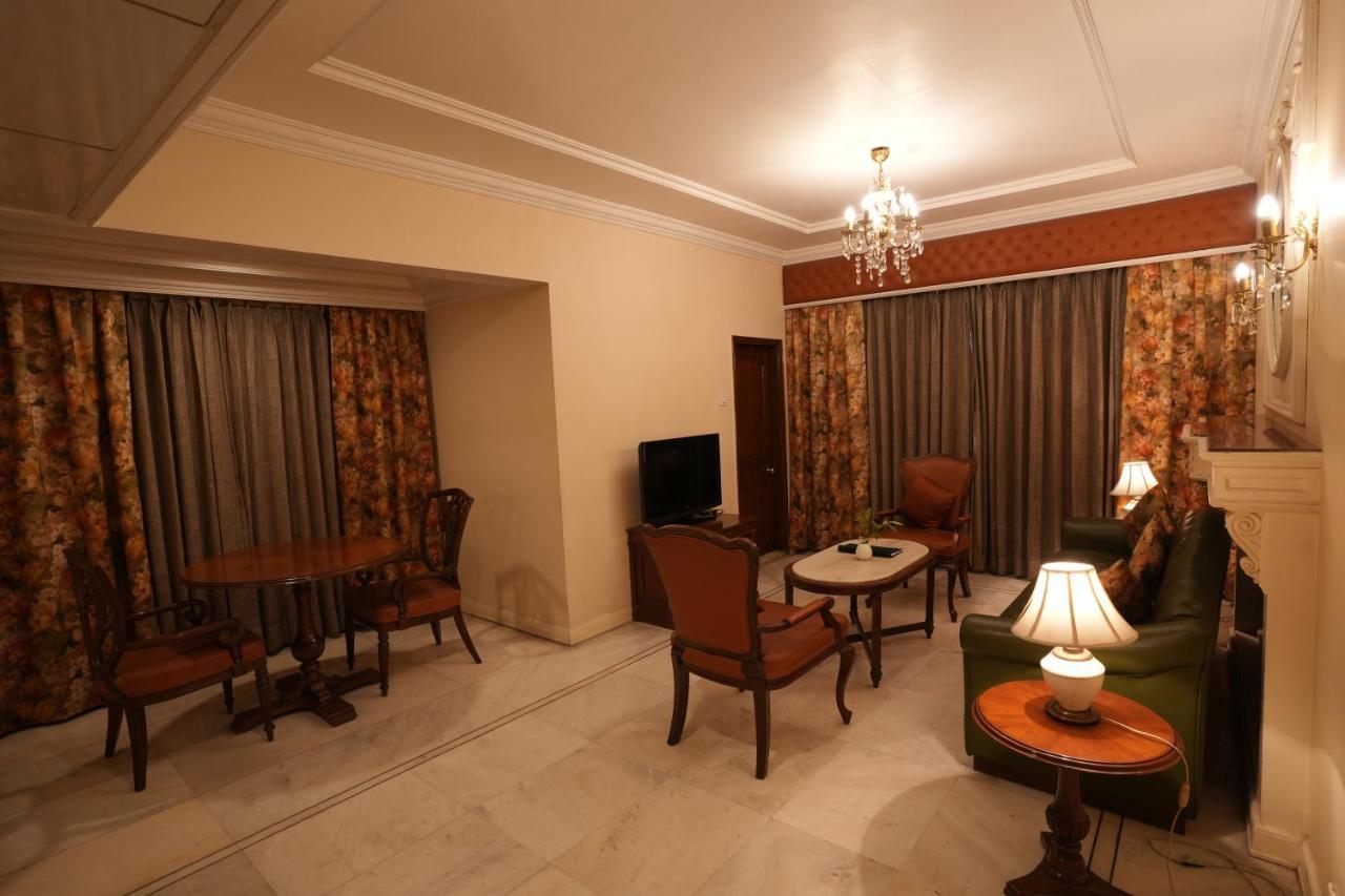 Hotel Hardeo Нагпур Екстериор снимка