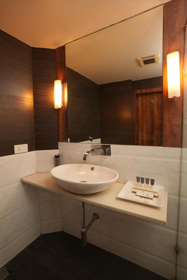 Hotel Hardeo Нагпур Екстериор снимка