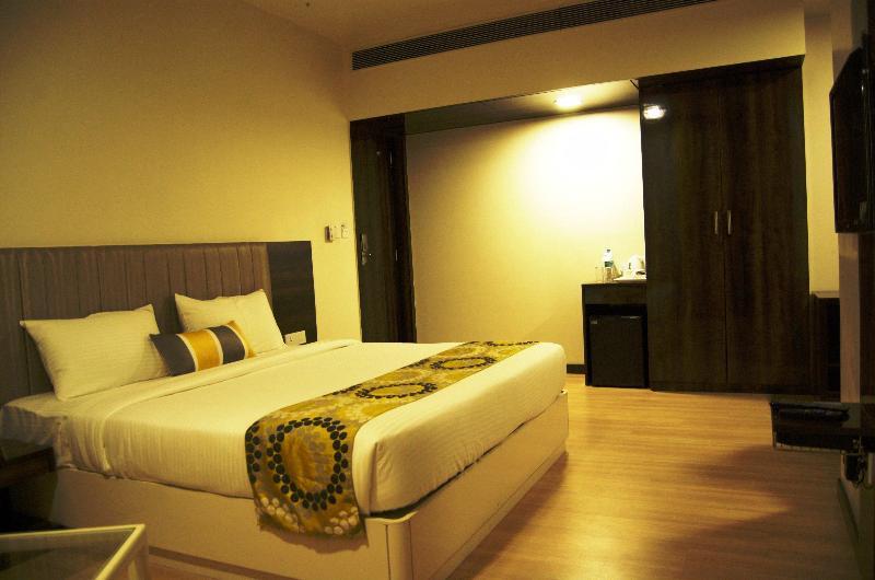 Hotel Hardeo Нагпур Екстериор снимка