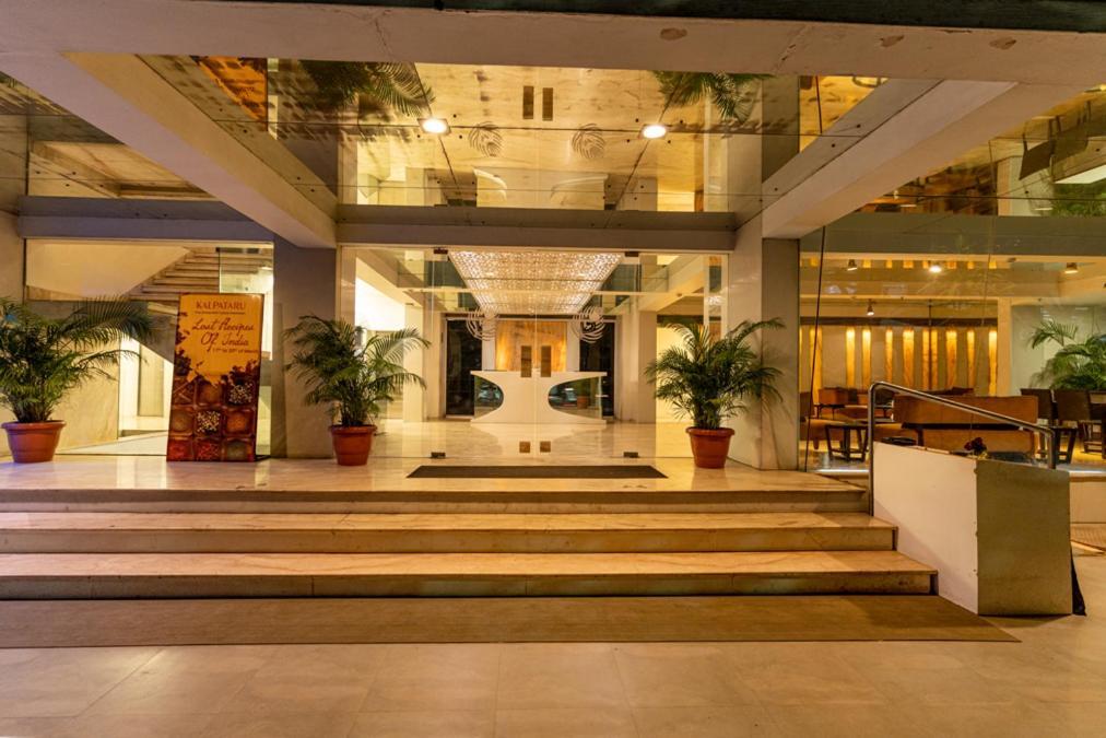 Hotel Hardeo Нагпур Екстериор снимка